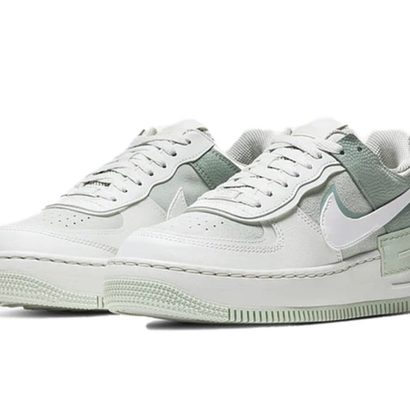 Nike Shoes - green nike air force size 7